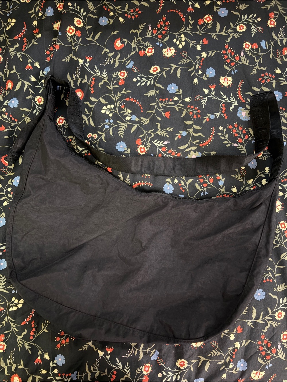 BAGGU Black Large Crescent Crossbody - Picture 4 of 4